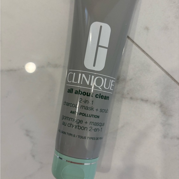 Clinique 2-in-1 Charcoal Mask - Picture 2 of 4